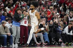 场均20.4分4.5助！名记：科比-怀特预计明夏寻求均薪超3000万合同