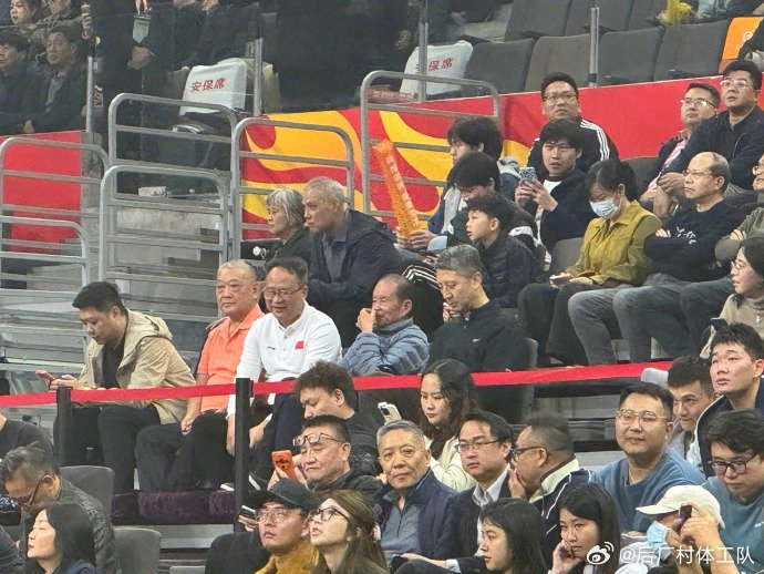kaiyun-男篮主帅郭士强现场观战广东对阵上海|中国男篮|上海男篮|CBA常规赛|广东男篮|CBA_新浪体育_新浪新闻
