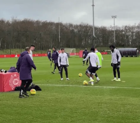 齐尔克泽&amp;amp;德里赫特缺席曼联今日训练，后者已伤缺近2个月