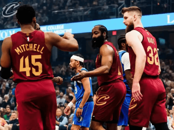 骑士主场崩盘33分大胜后竟被摆烂独行侠打爆，哈登6失误梦游全场